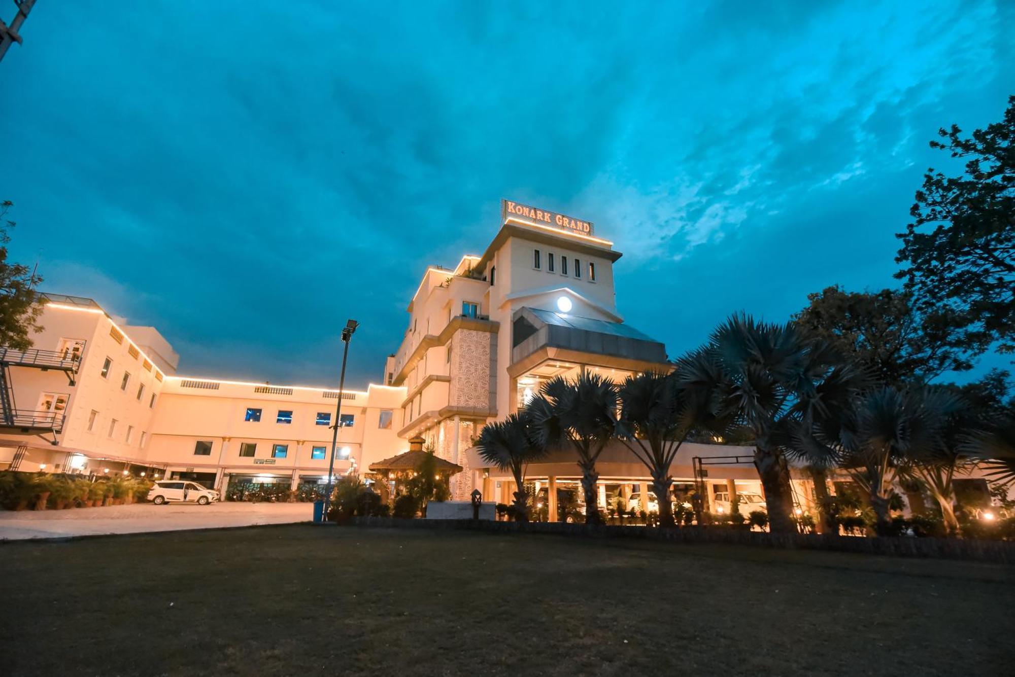 Konark Grand Hotel Mirzapur Luaran gambar