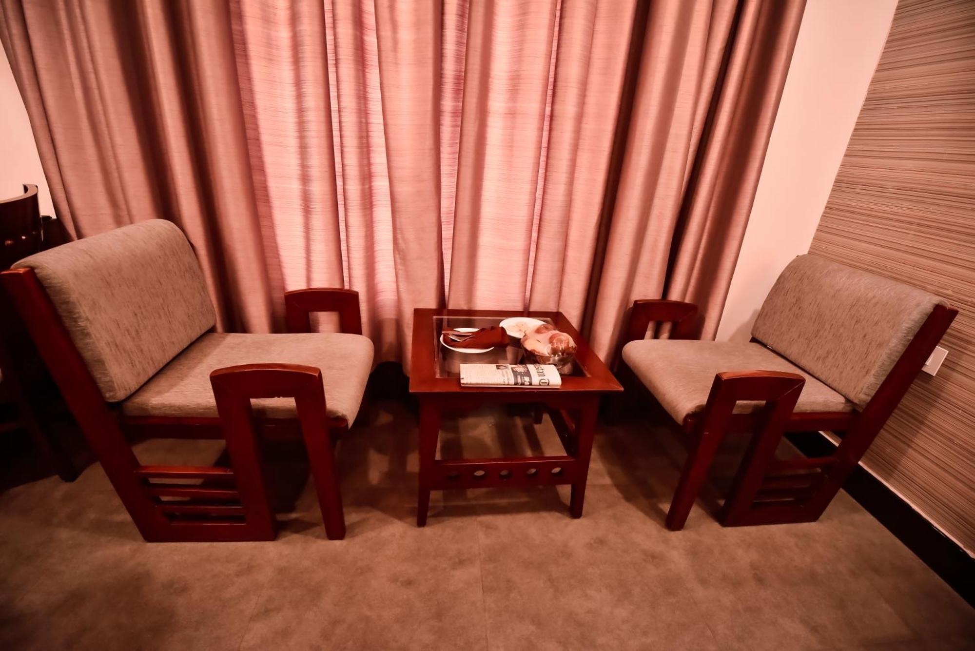Konark Grand Hotel Mirzapur Luaran gambar