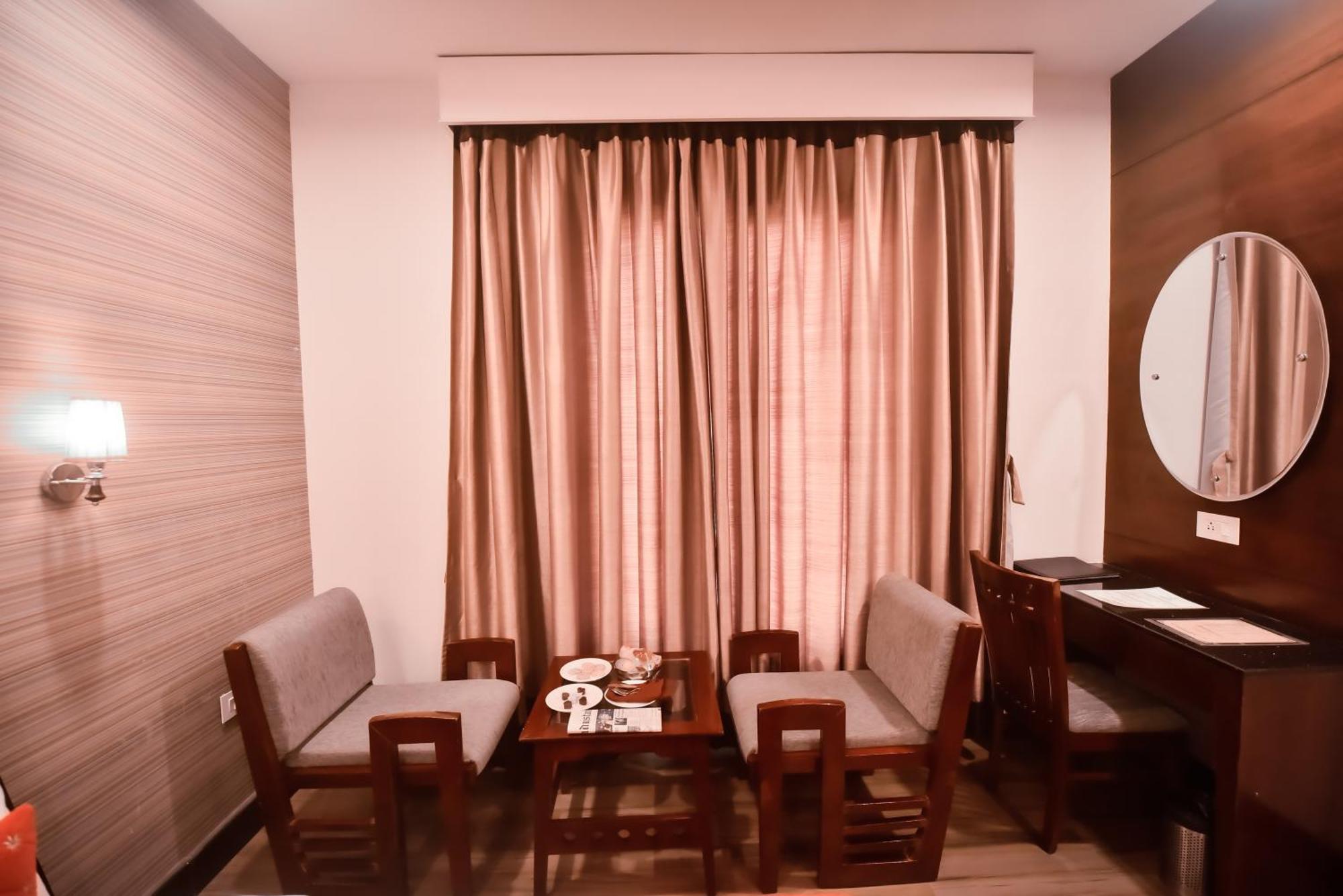 Konark Grand Hotel Mirzapur Luaran gambar