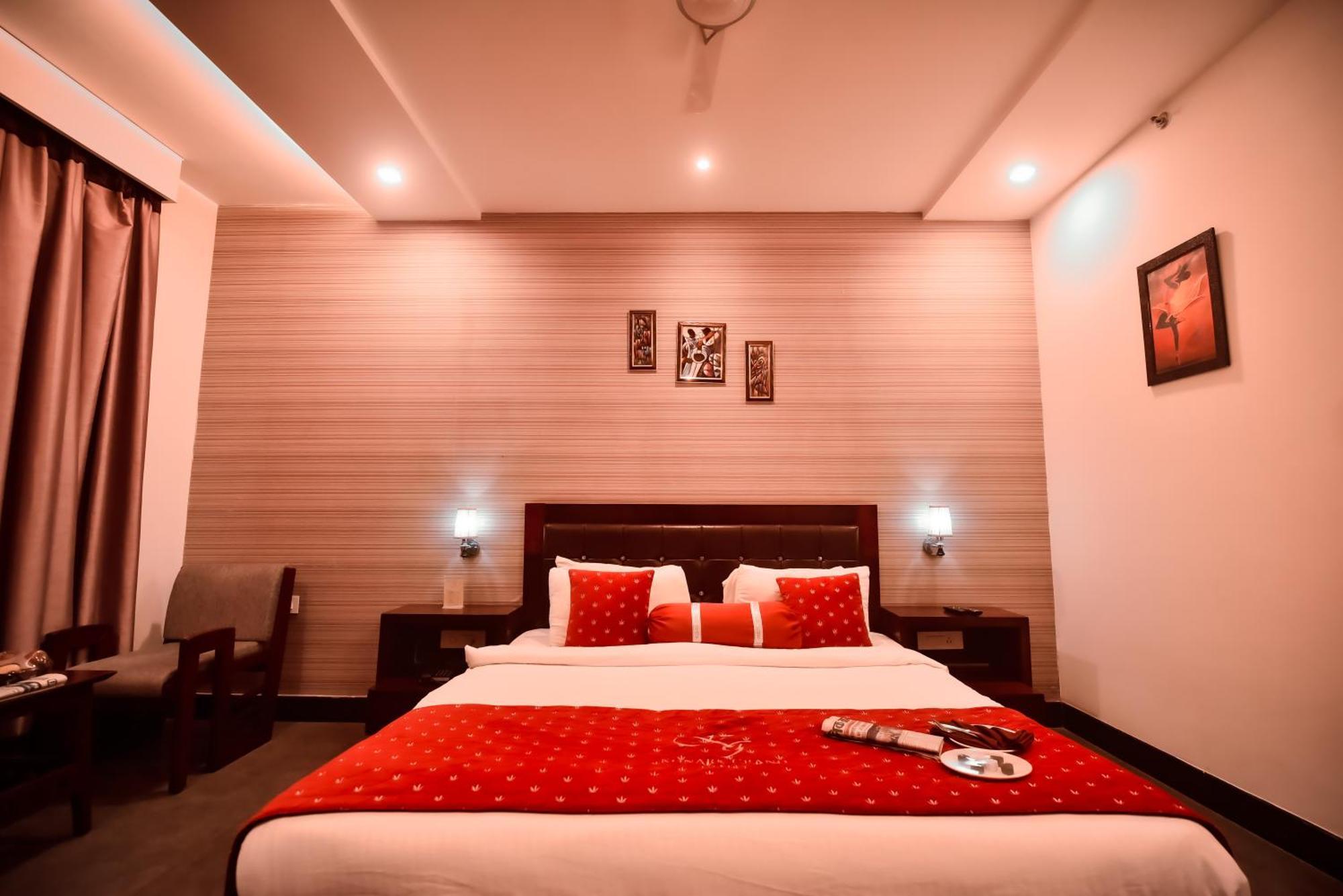Konark Grand Hotel Mirzapur Luaran gambar